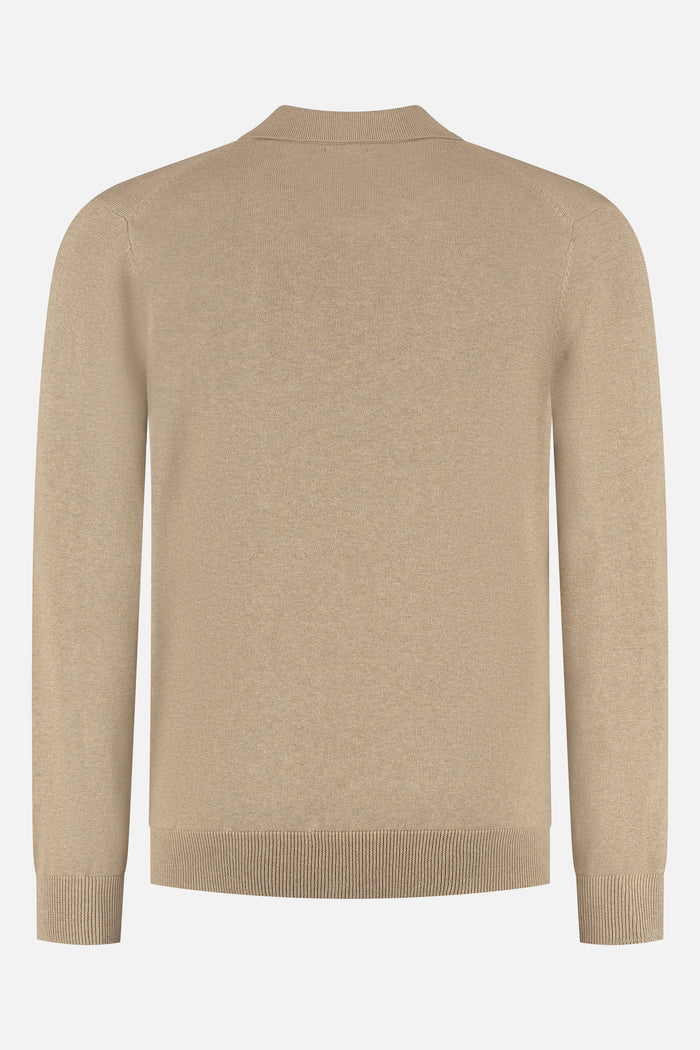 A back view of the Trui riva katoen bruin, showcasing its elegant design and soft fabric in a neutral brown color.