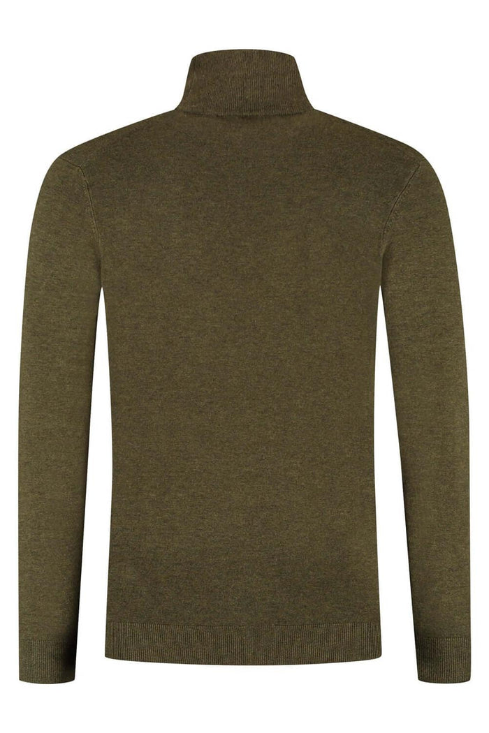 Turtle neck mosgroen, achteraanzicht van mosgroene coltrui met hoge kraag en ribboorden.