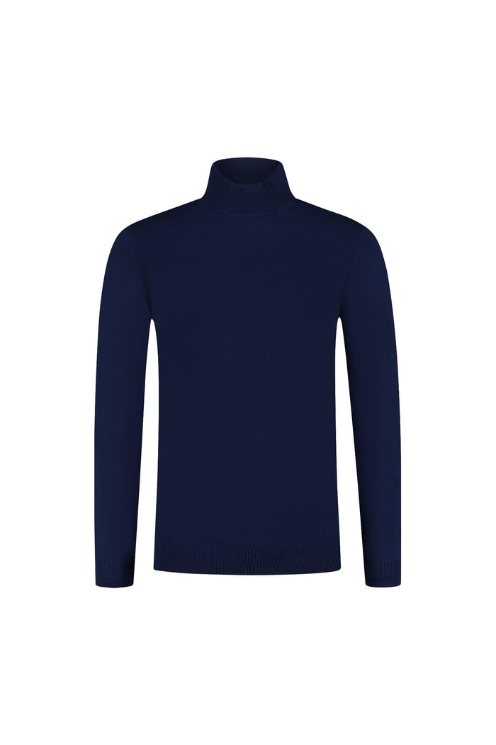 Turtle neck navy coltrui met hoge kraag en strakke afwerking in diepblauwe kleur.