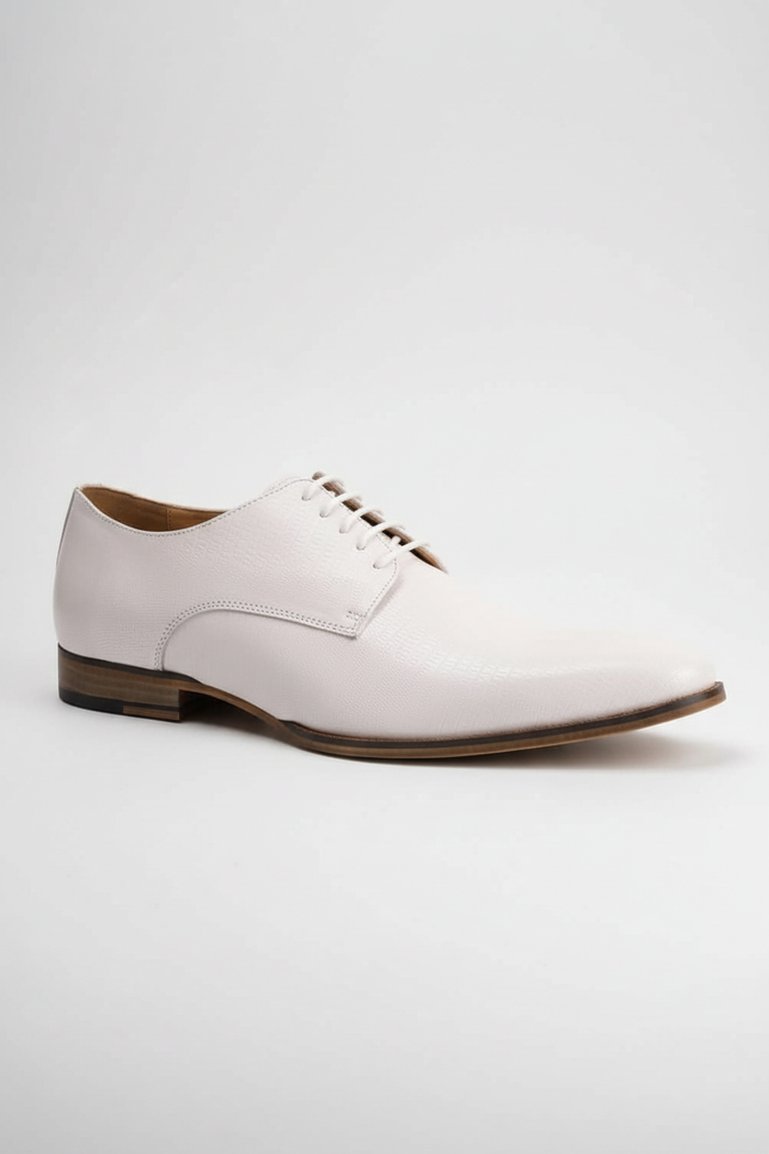 Witte leren veterschoenen met structuur, comfortabel en stijlvol - Veterschoen leer structuur wit.